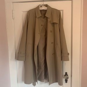 Classic trench coat with silky liner